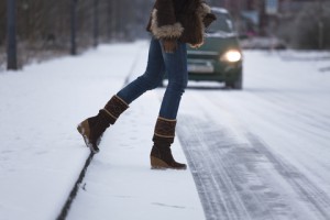 girl_crossing_road